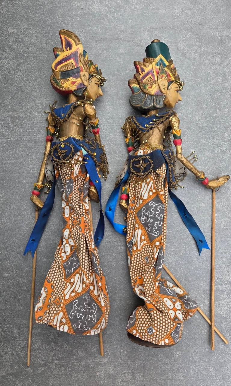 🪷 2 traditionele 52cm hoge Wayang poppen