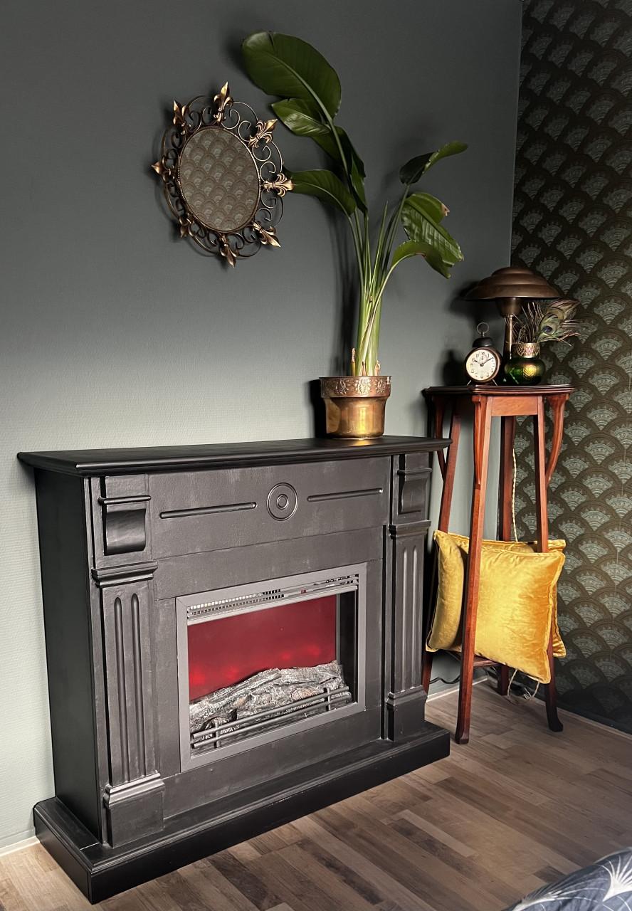 Electrische sfeerhaard met ombouw