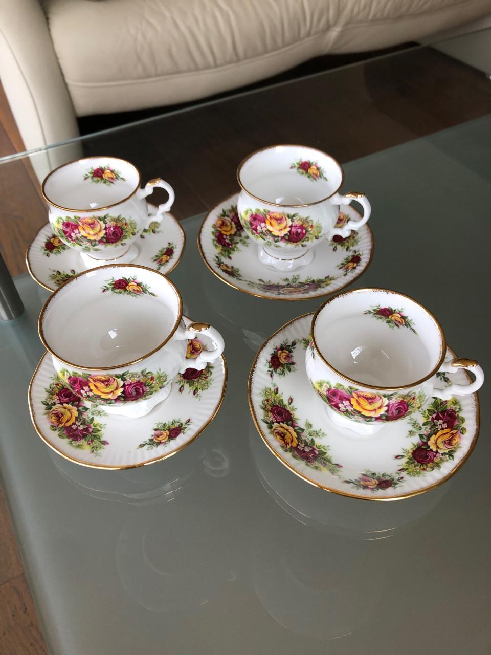 4 vintage kop en schotels Elizabethan Staffordshire