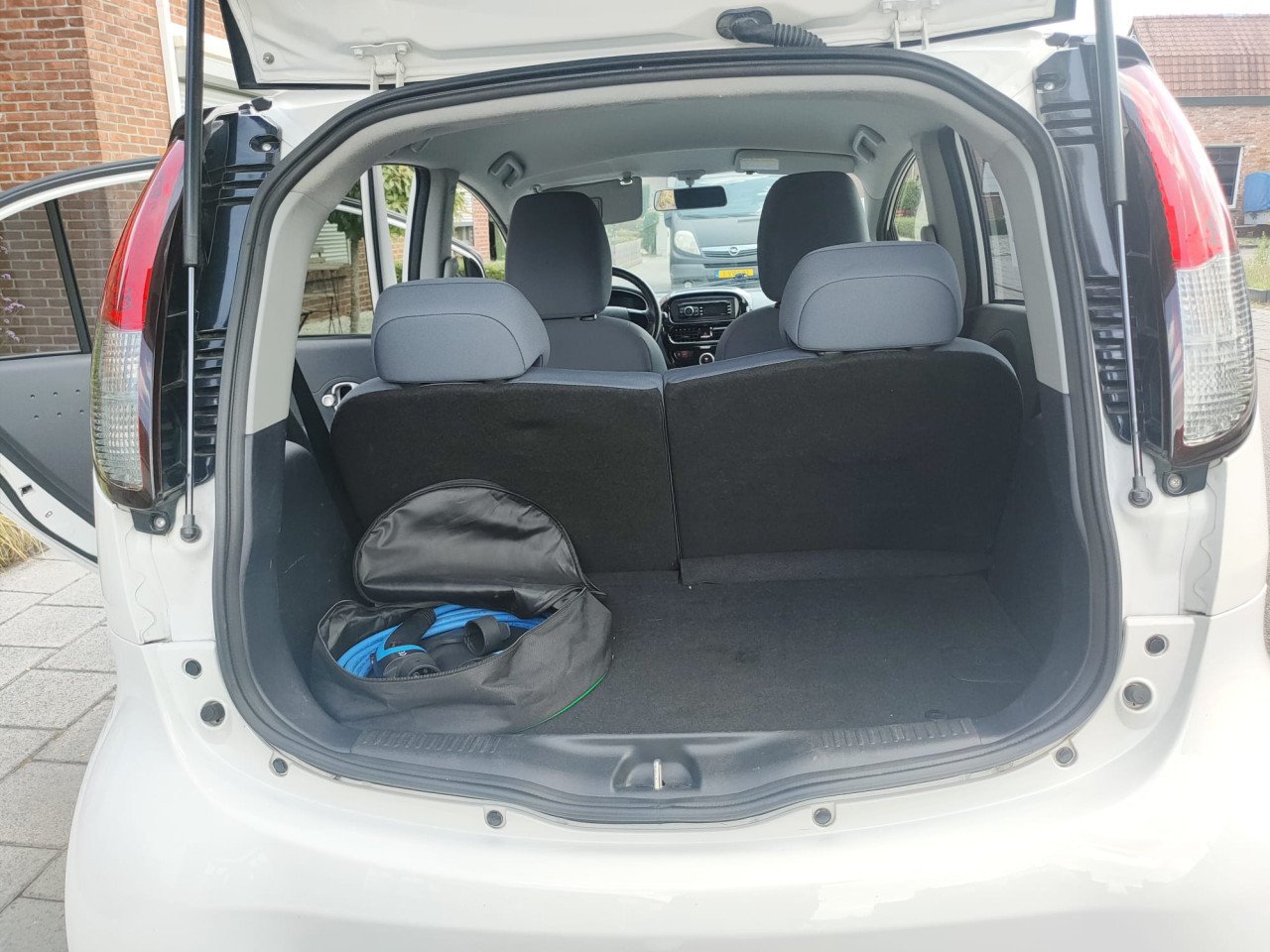 Peugeot ION elektrische pittige stads auto