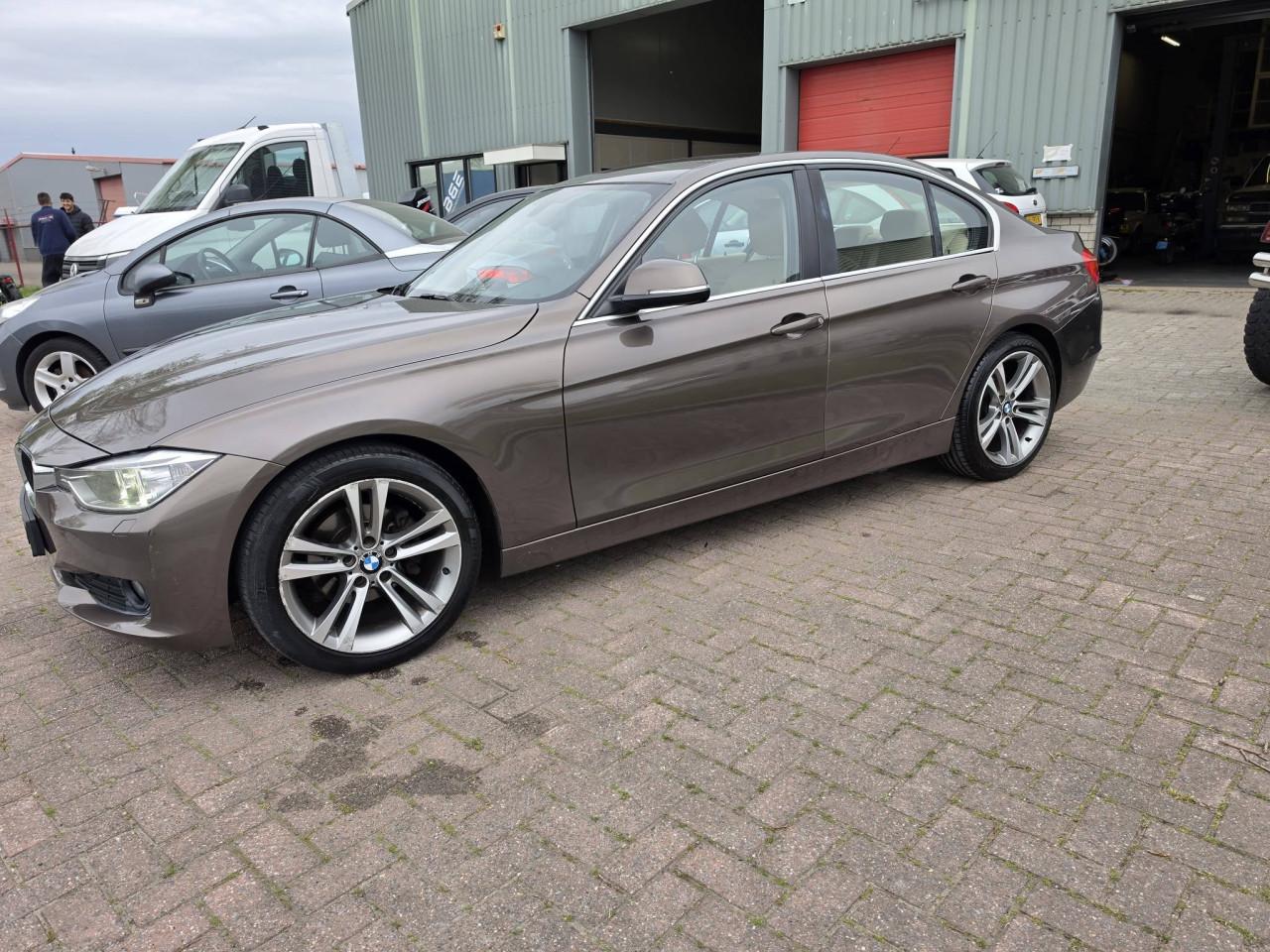 Te Koop: BMW 320i F30 – Luxe & Sportief!