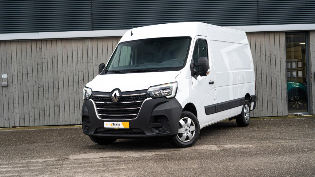 Renault Master t35 2.3 dci 135 l2h2 comfort | camera | vloerplaat | navigat