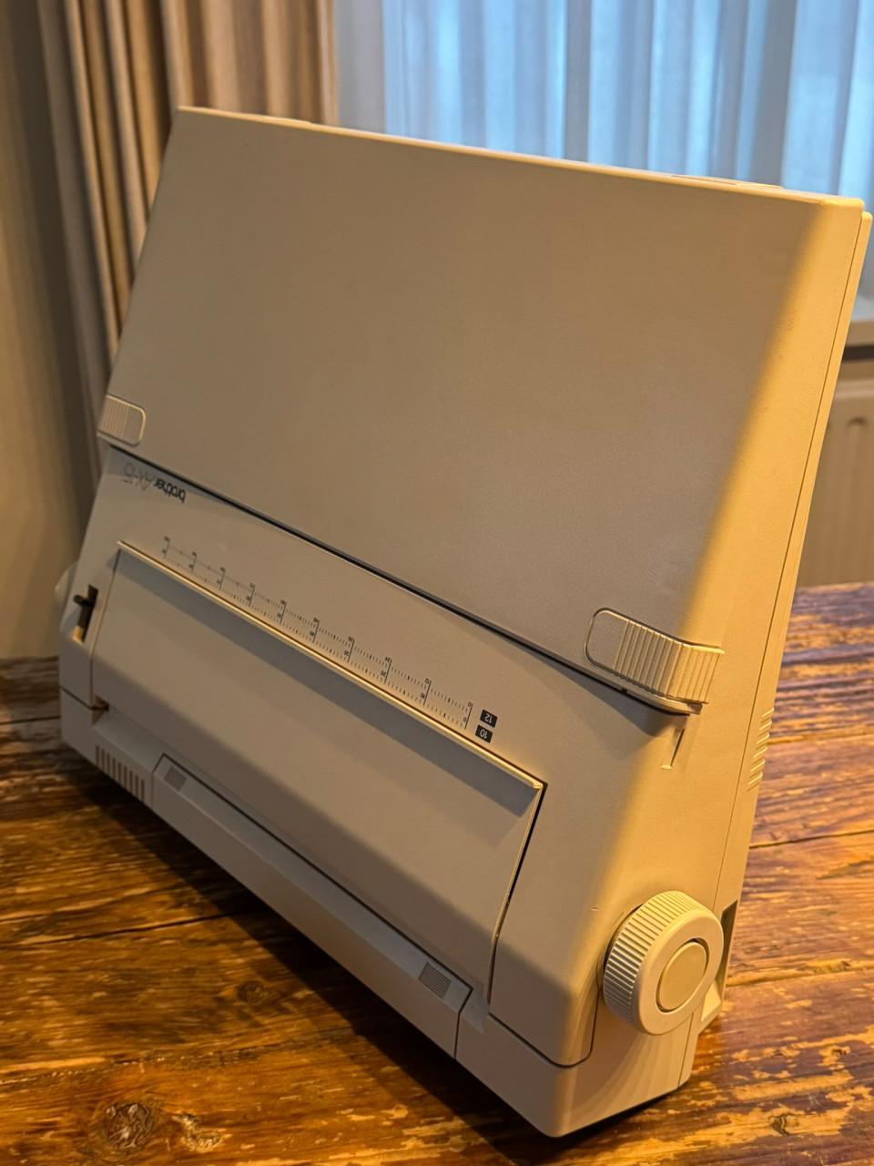 Brother AX-15 elektrische typemachine Getest en werkend.  Met inktlint.