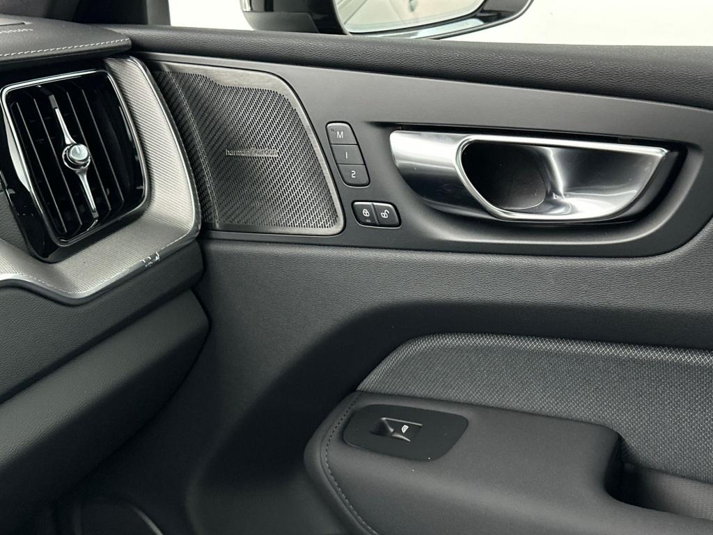 Volvo XC60 t6 398pk recharge ultra black edition| pano| 360camera| h&k soun
