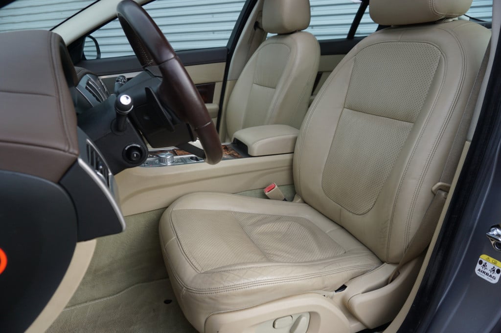 Jaguar XF 4.2 v8 premium luxury automaat - climate / navi / leder / pano / 