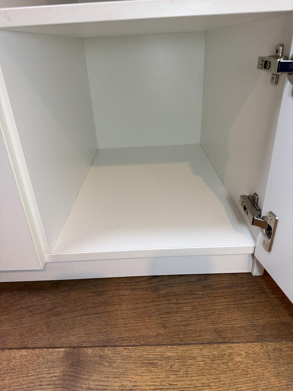 Degelijke vakkenkast