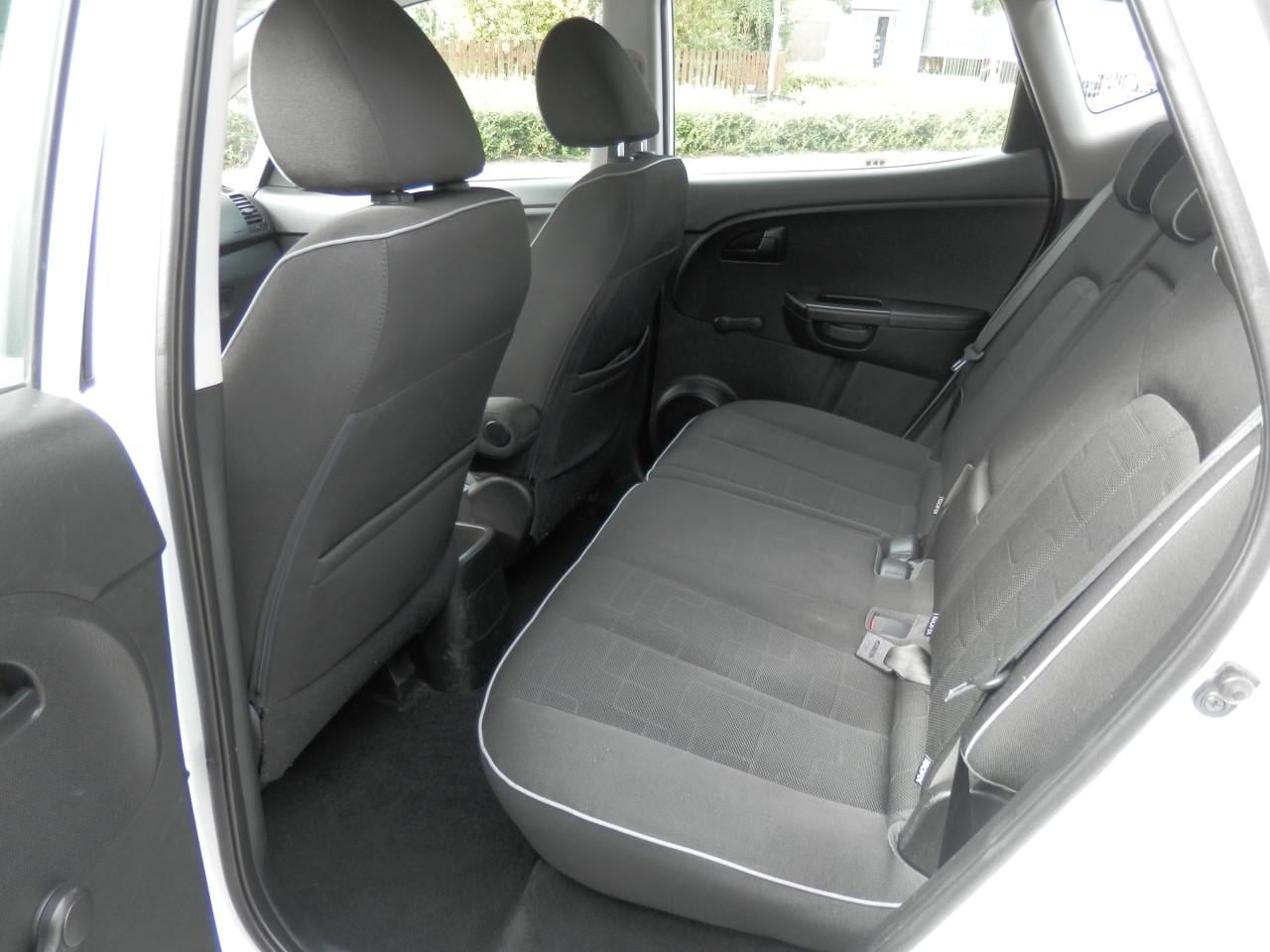 Auto Garant Biedt Aan: KIA Venga 1.4 CVVT Xtra