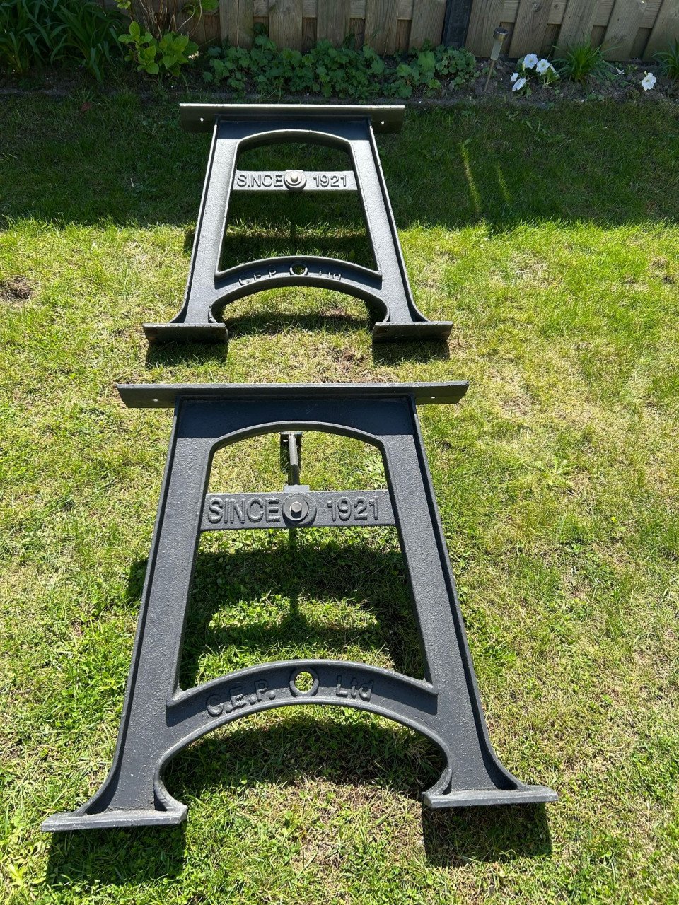 Robuuste houten eettafel