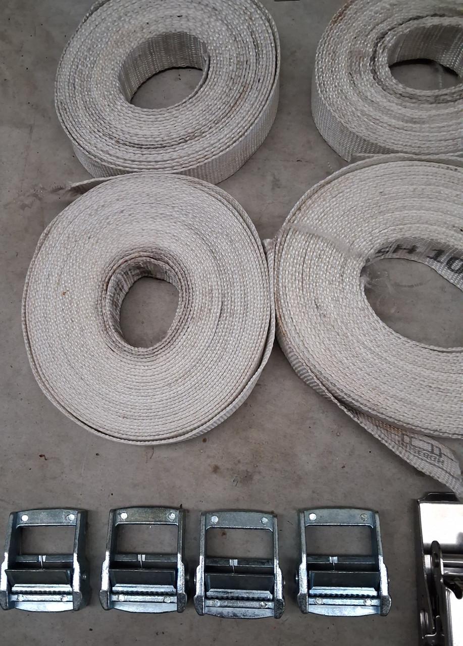 Onderdelen om een tent te maken.