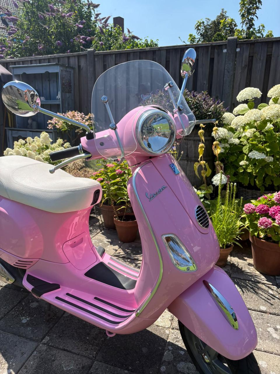 🌸 Vespa LX 50 2-takt – zeldzame roze uitvoering