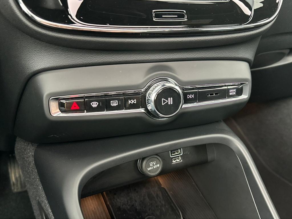 Volvo XC40 t5 262pk recharge ultimate dark| pano| h&k| adap.cruise| camera