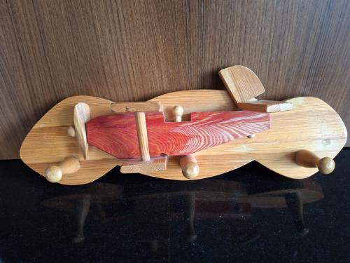 Houten kinderkapstok