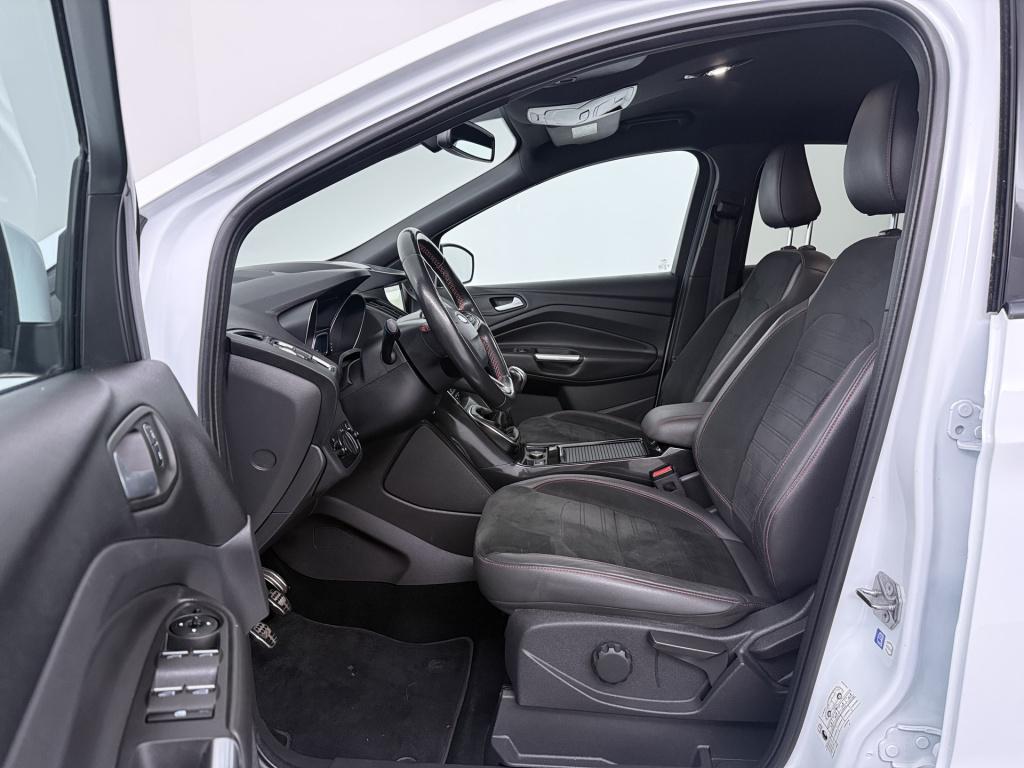 Ford Kuga 1.5 ecoboost st line | trekhaak | 1800kg trekgewicht | navigatie 
