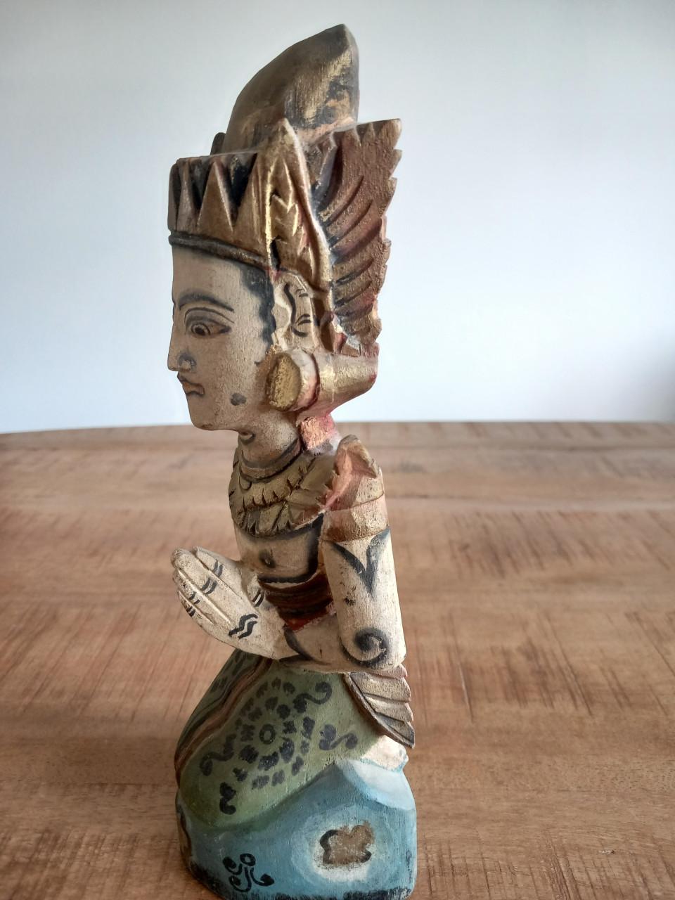 Hout gesneden Aziatisch beeldje