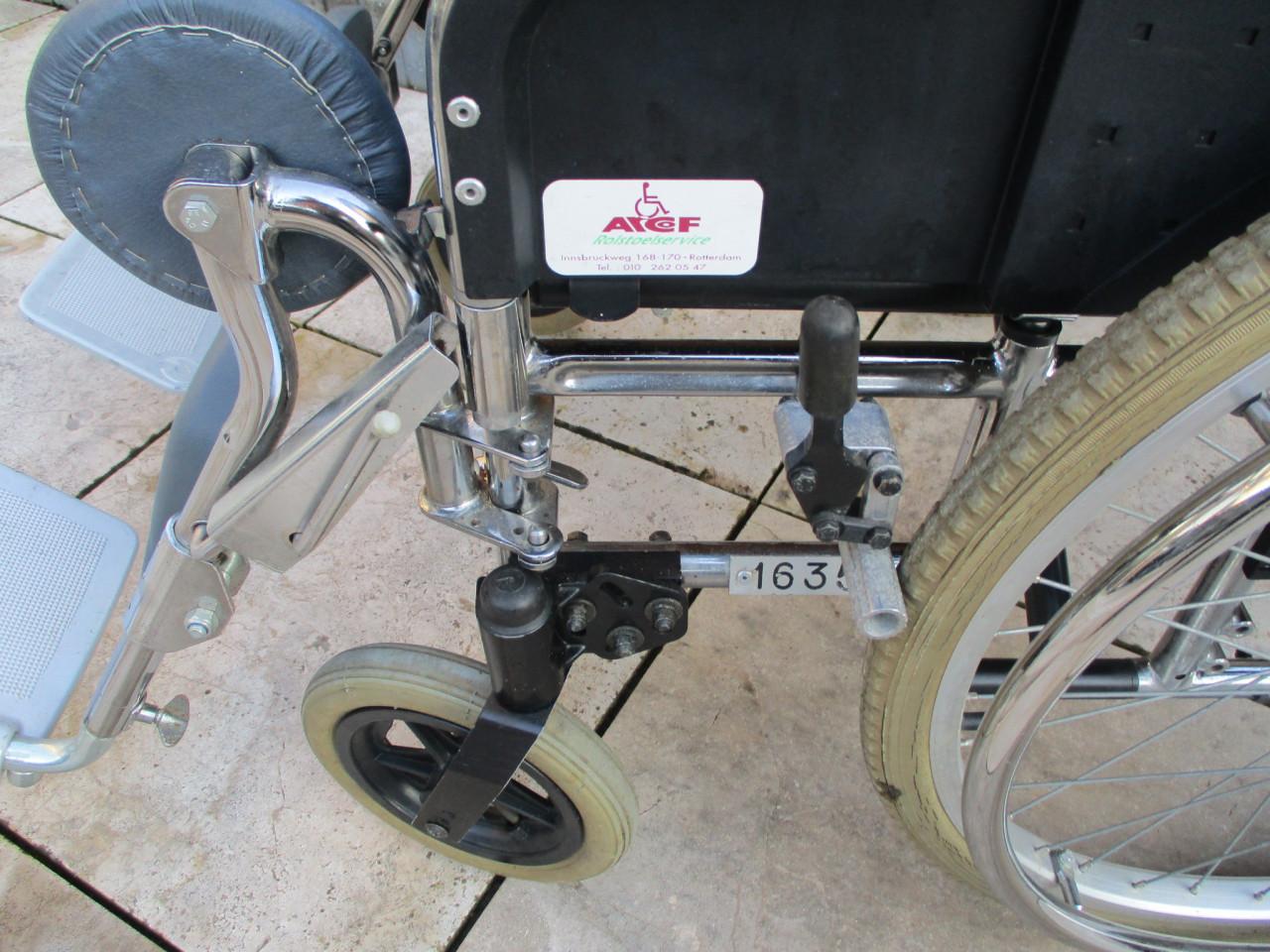 Zeer degelijke Ortopedia opvouwbare rolstoel met Comfort beensteunen