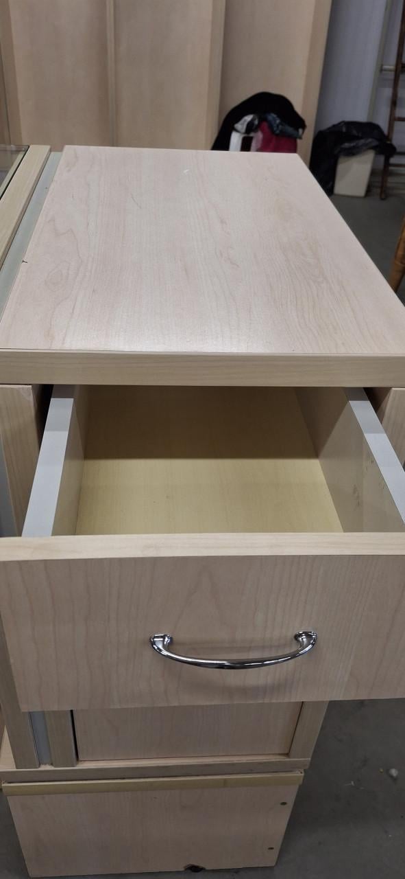 Winkeltoonbank winkelbalie met glazen blad en opbergruimte