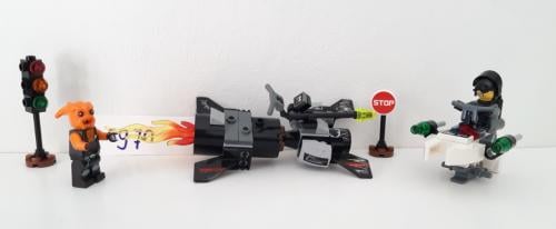 LEGO Space Police 5970: De Vriesstraal met Kranxx + Ruimtepolitie 3 Agent 2