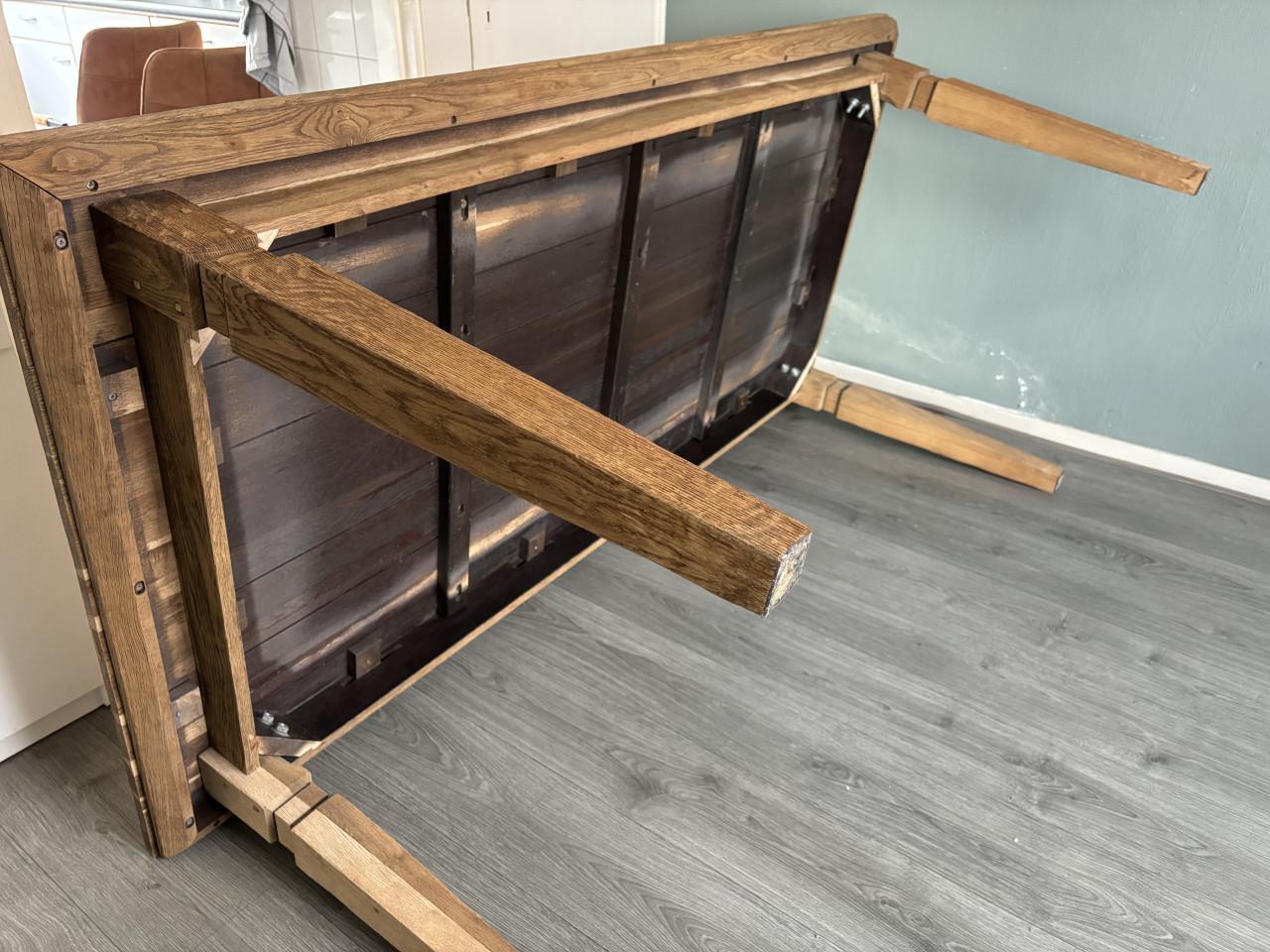 Robuuste eikenhouten eettafel 200x100