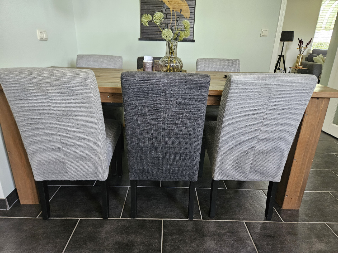 Eettafel eventueel met 6 stoelen