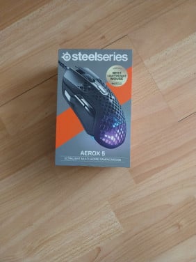 SteelSeries Aerox 5 Gaming Muis