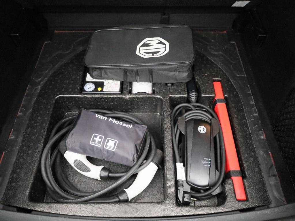 MG Zs Ev luxury 45 kwh | panoramadak | leder | apple carplay | camera | sto