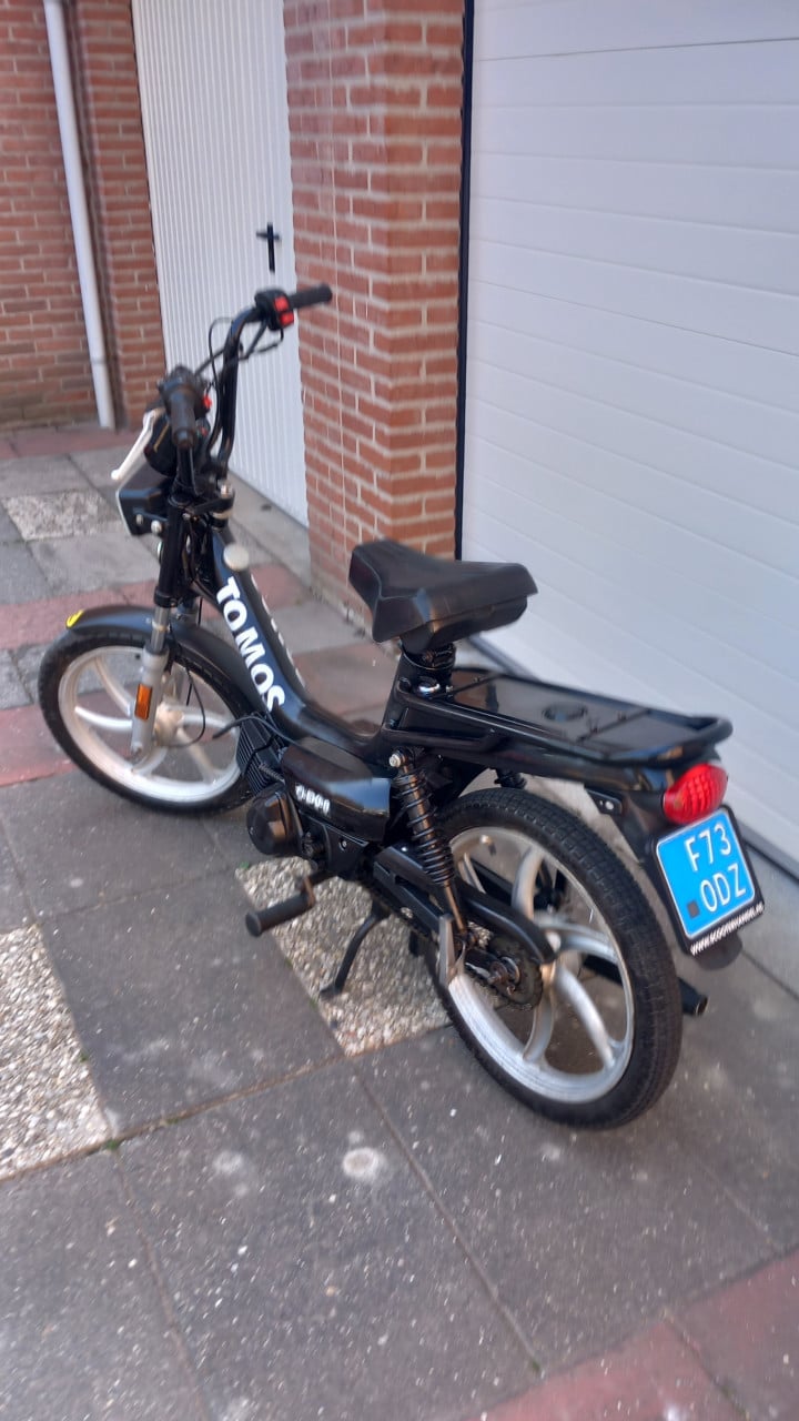 Tomos