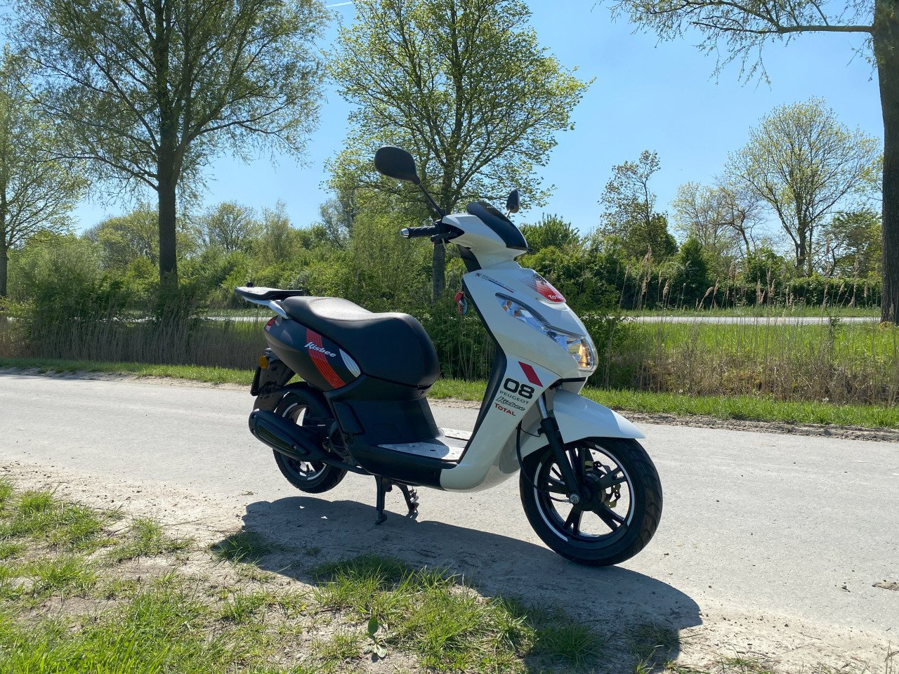 Peugeot Kisbee TCR Total-Racing uitv. 45KM Scooter (bj2020)