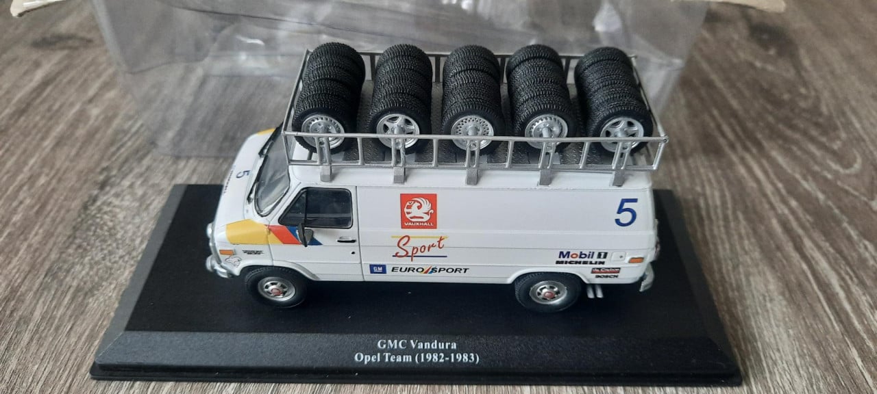 Vauxall Van , service bus rally team