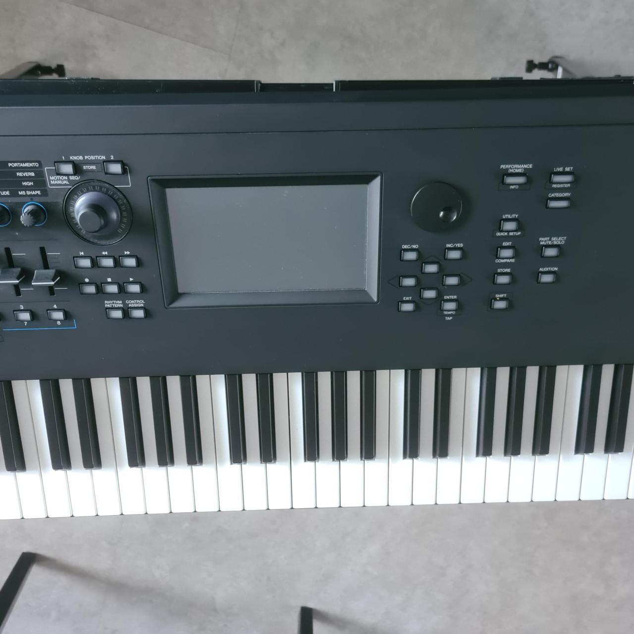Yamaha MODX8 met softbag