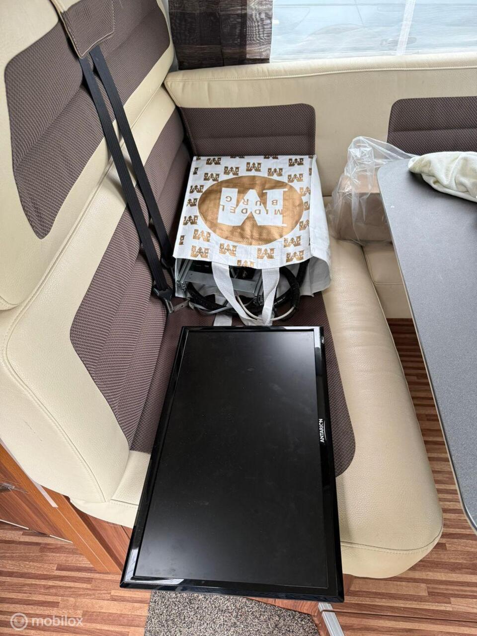 Adria Onbekend matrix m 670 sc