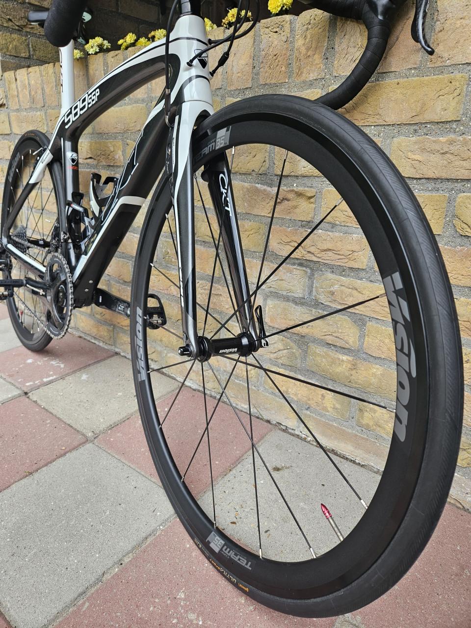 CKT SSP 589 Carbon racer met Campagnolo Record 11-speed