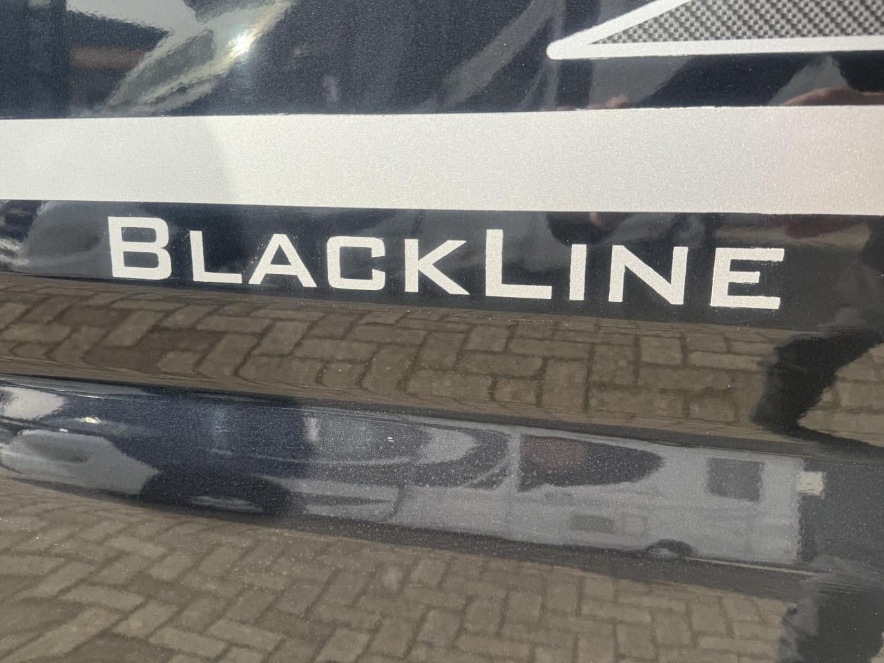 LMC Breezer V646G. Black-line ( 2x lengte bedden, zeer netjes ,dak airco)