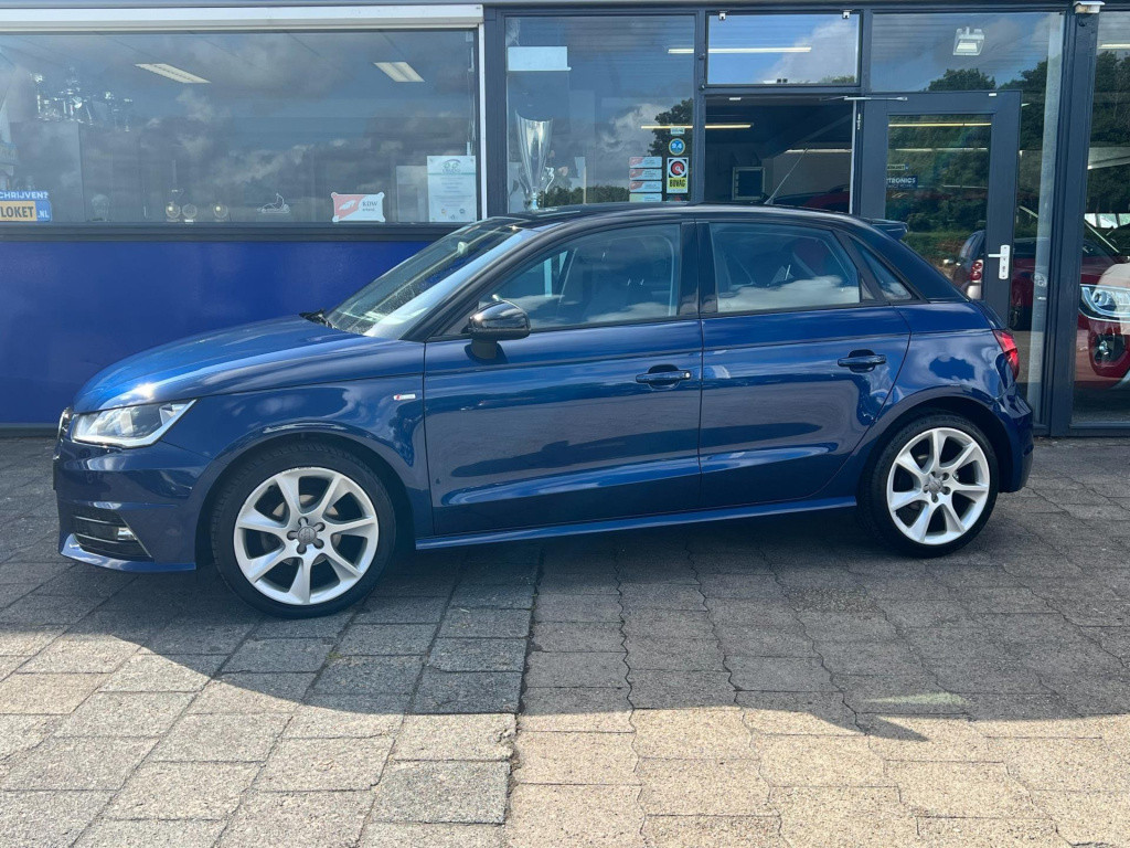 Audi A1 Sportback 1.0 tfsi adrenalin, s-line, navi enz...