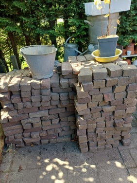 Waaltjes klinkers ongeveer 150 stuks , 2,5 vierkante meter