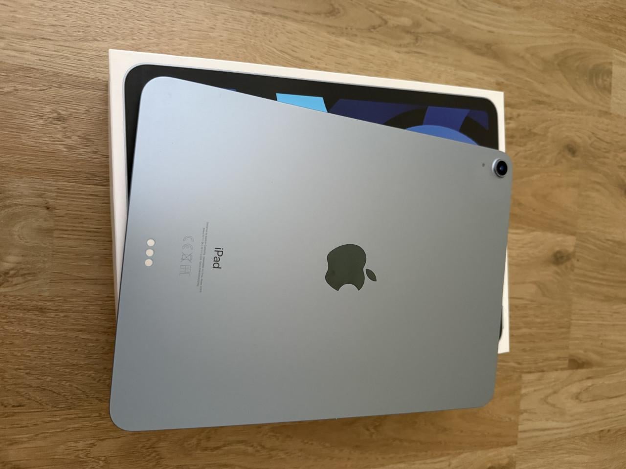 IPad Air 4 (2020) 64GB WiFi Sky Blue – Zeer nette staat + doos