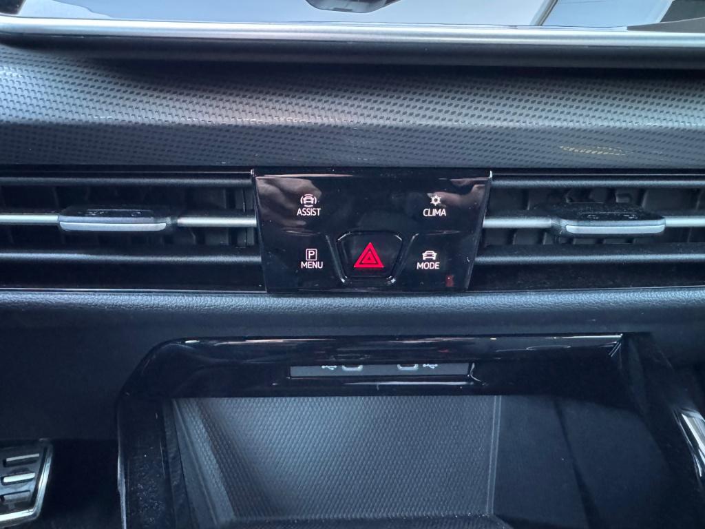 Volkswagen Golf 1.5 ehybrid 50 edition automaat , elektrische voorstoelen, 