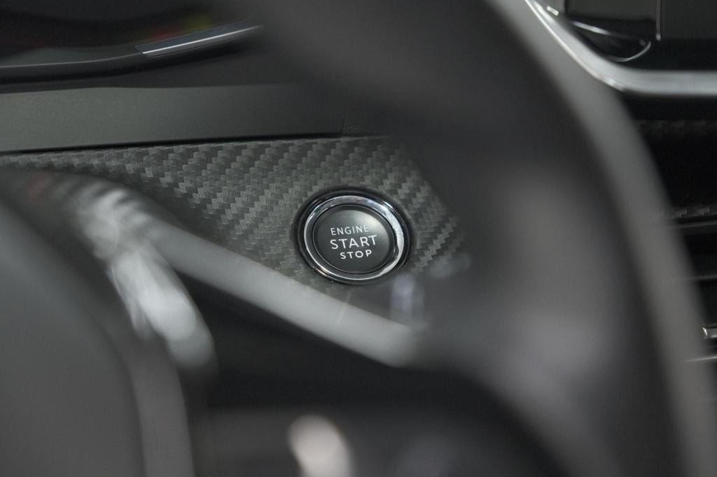 Peugeot E-2008 ev allure pack 50 kwh | 3 fase laadfunctie | parkeersensoren