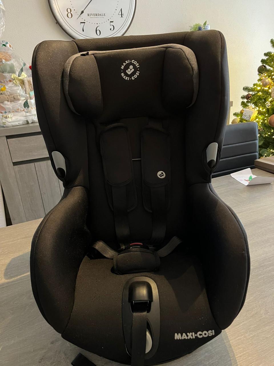 MaxiCosi Axiss autheblack