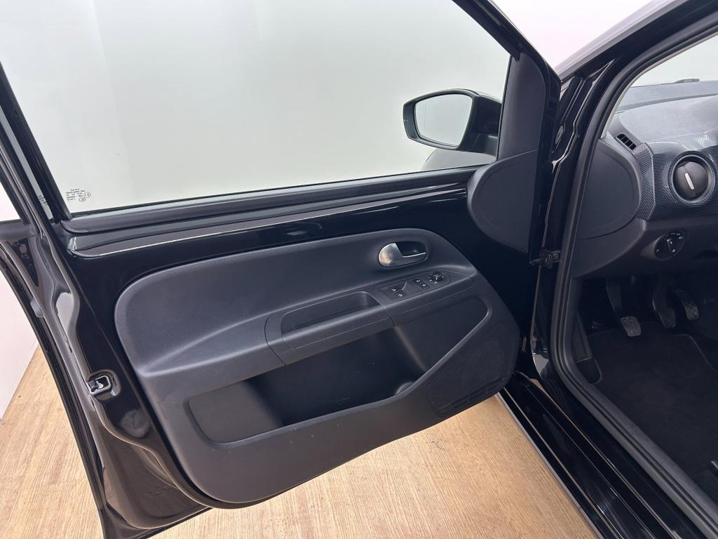 Volkswagen UP! occasion 1.0 bmt move up! | zwart | tweedehands volkswagen u