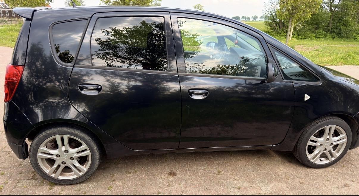 MITSUBISHI COLT