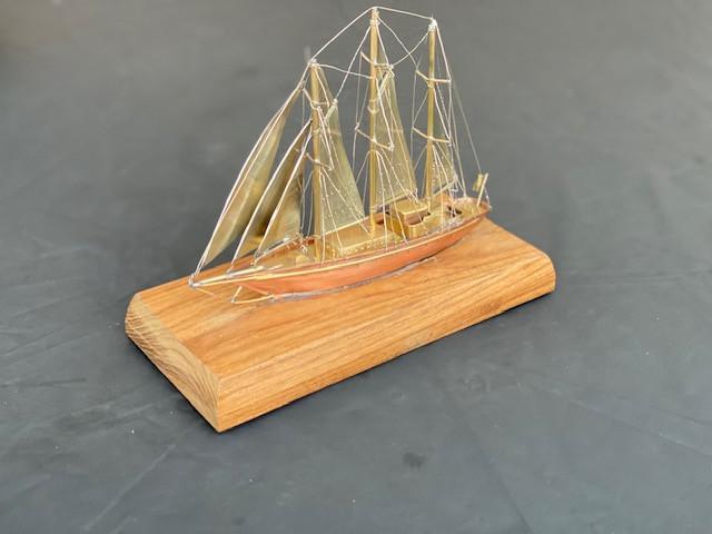 Schitterend handgemaakt model van de Eendracht in koper/messing/cunifer