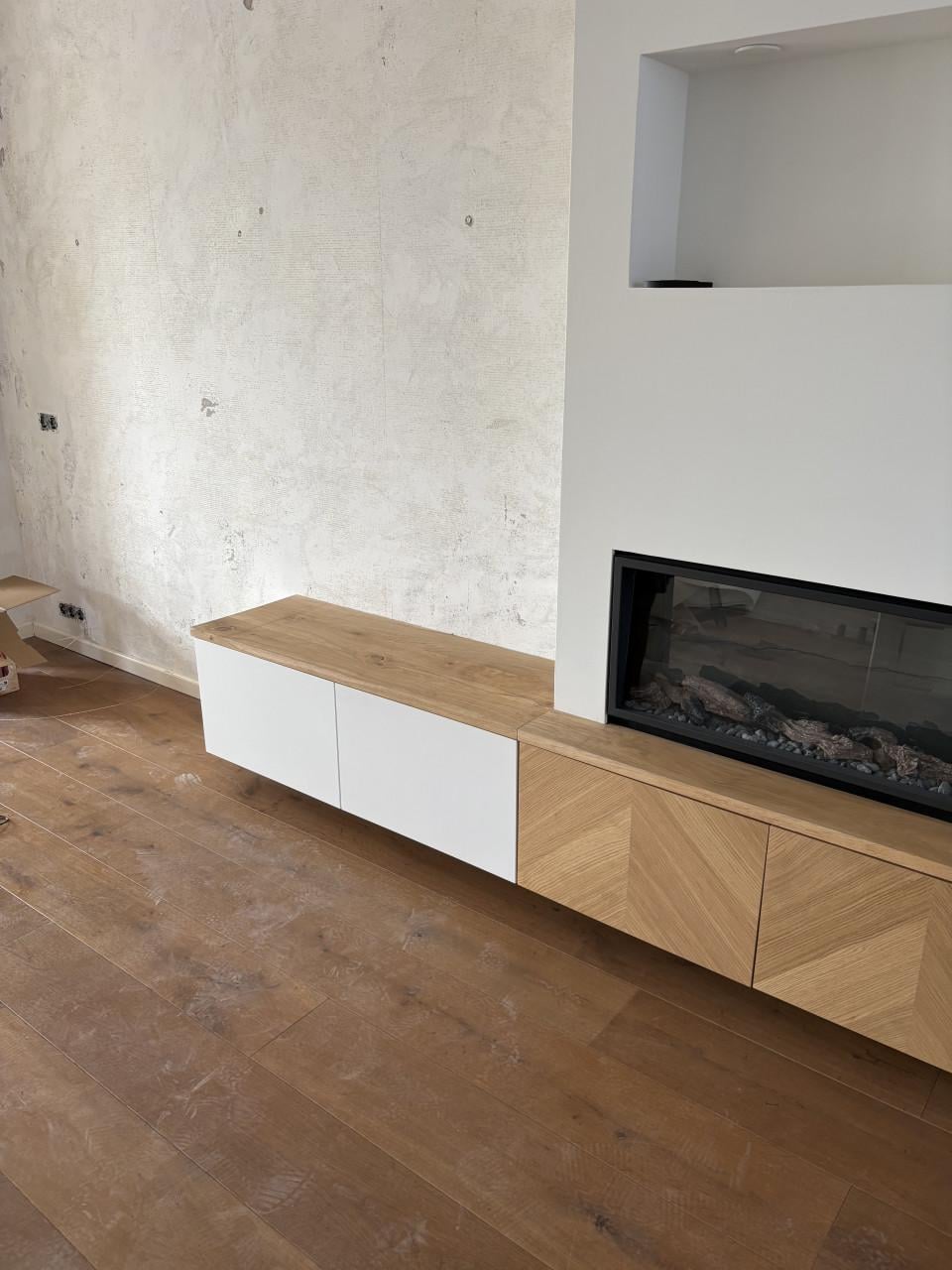 TV meubel met eikenhouten blad