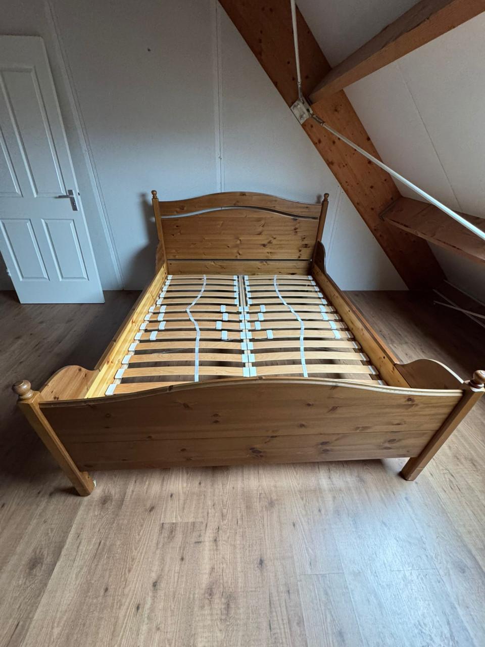 Bed, matras en lattenbodems als Nieuw