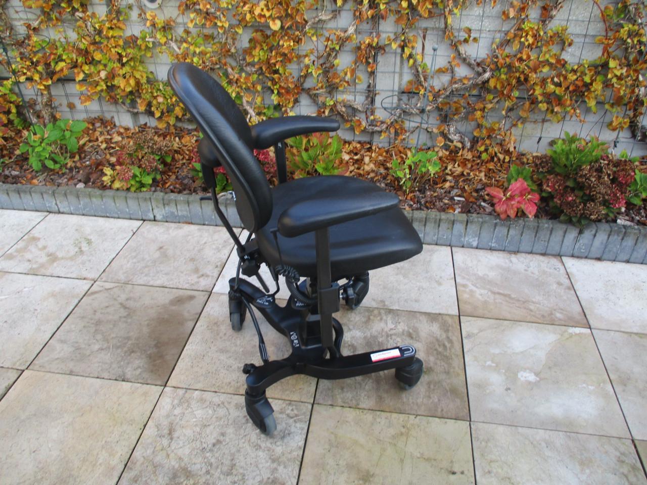 Zgan Vela Tango 700 EB trippelstoel met elektrisch hoog - laag bediening