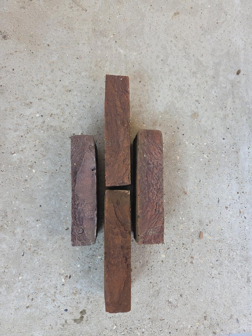 Te koop: ca. 250 nieuwe gebakken sierstenen