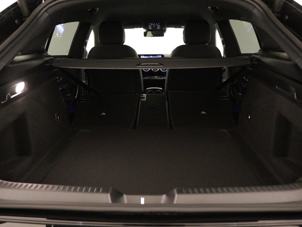 Mercedes-Benz Cla shooting brake 180 star edition luxury line | trekhaak | 