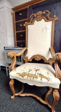 Ouderwetse stoel opknapper €10