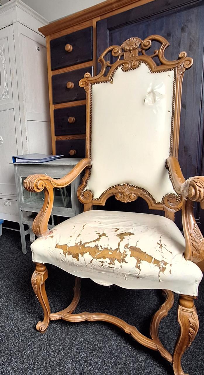 Ouderwetse stoel opknapper €10