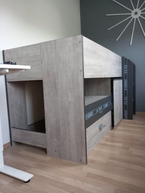Hoogslaper bed inclusief bureau