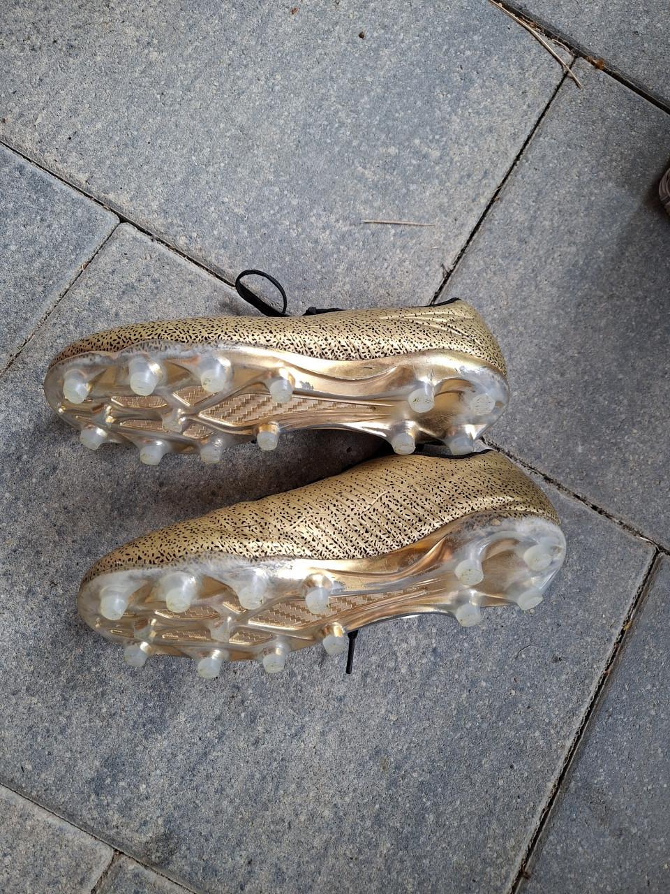 Voetbalschoenen maat 37